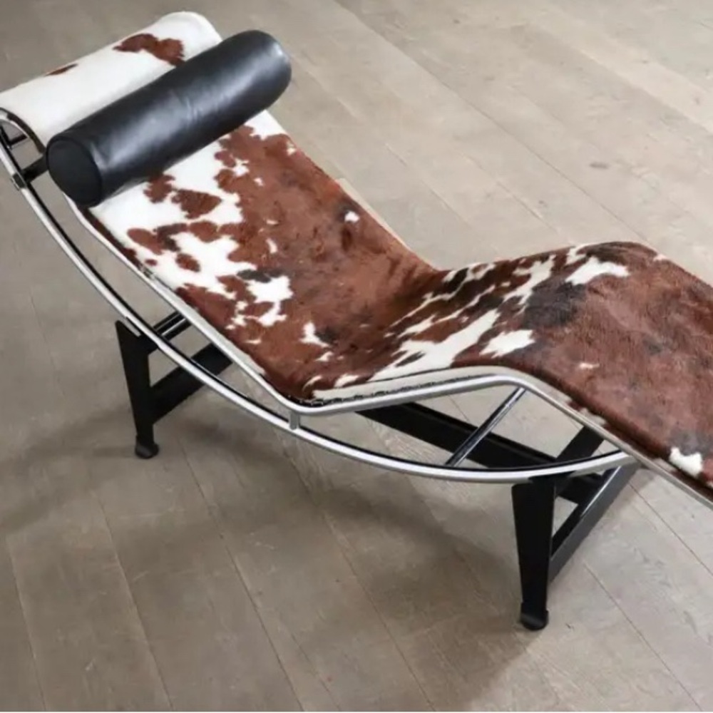 Le Corbusier Cowhide Chaise Lounge